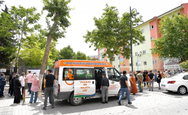 Malatya Büyükşehir Belediyesi'nden öğrenci velilerine ikram