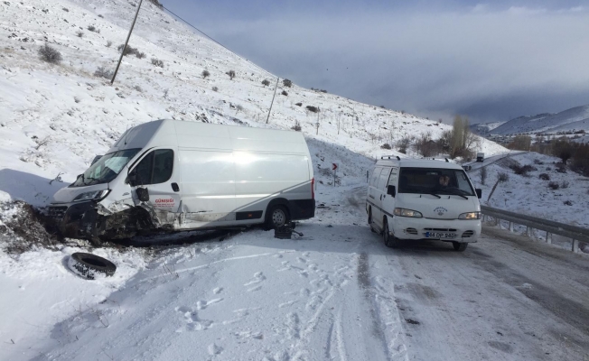 Malatya-Elbistan yolunda kaza: 4 yaralı