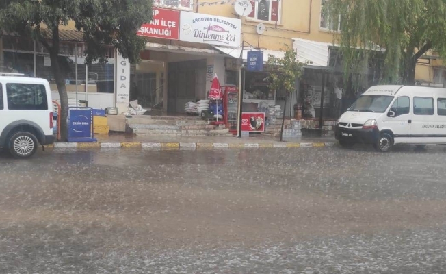 Arguvan’da dolu ve yağmur etkili oldu