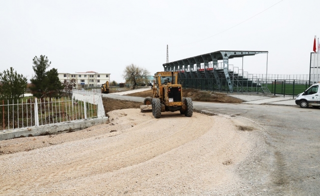 Battalgazi’deki futbol sahasına çevre düzenlemesi