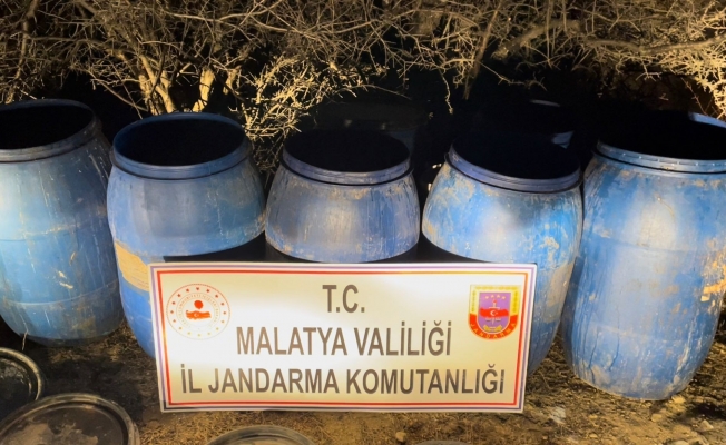Malatya'da 2 bin litre sahte alkol ele geçirildi