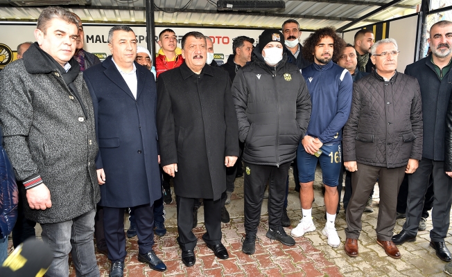 Başkan Gürkan, Öznur Kablo Yeni Malatyaspor takımını ziyaret etti