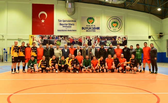 Büyükşehir Belediyesi Birimler Arası Salon Futbol Turnuvası başladı