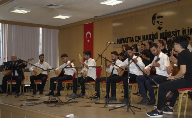 Neşet Ertaş türkülerinin söylendiği konsere ilgi  