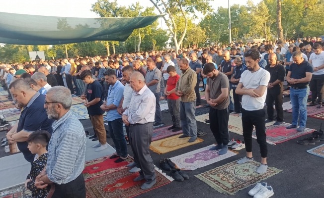 Malatya'da Kurban Bayramı namazında camiler doldu