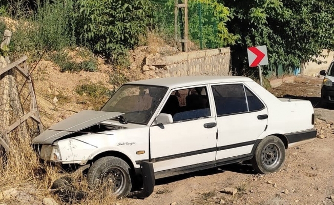 Malatya’da otomobil bahçe korkuluklarına çarptı: 3 yaralı