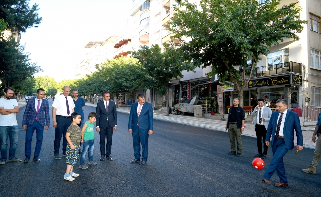 Vali Şahin ve Başkan Gürkan İpek Caddesi’nde incelemelerde bulundu