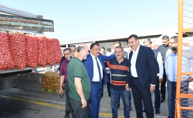 Başkan Gürkan Ve Milletvekili Tüfenkci Sebze Ve Meyve Hali'ni ziyaret etti