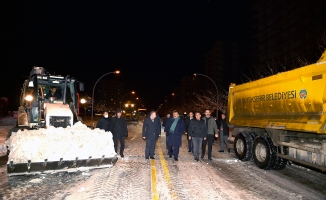 Gürkan, Mıhlıdut ve Fahri Kayahan'daki karla mücadele çalışmalarını inceledi