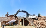 Yeşilyurt'taki metruk evler tek tek yıkılıyor!