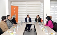 Başkan Gürkan, Kadın ve Demokrasi Derneğini ziyaret etti