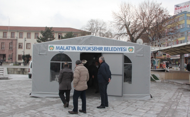 Malatya’da deprem başvuru çadırı açıldı
