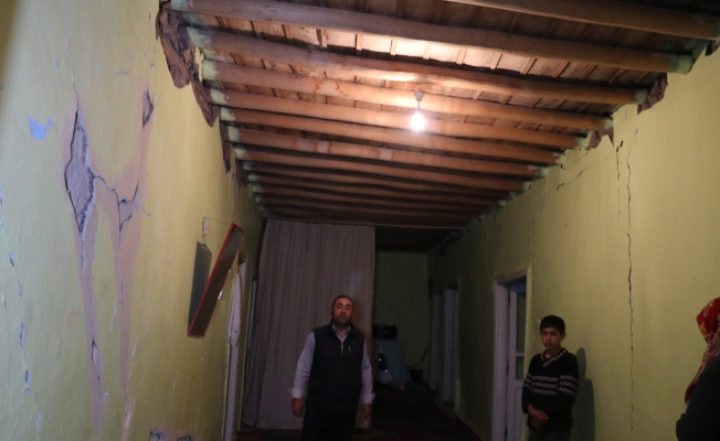 Depremde 20'den fazla ev ağır hasar gördü!