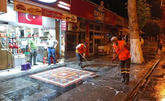 Malatya caddelerinde koronavirüs temizliği