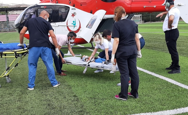 1 yaşındaki bebek bisikletten düştü! yardımına ambulans helikopter yetişti