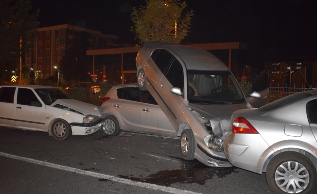 Malatya’da zincirleme kaza: 6 araç birbirine girdi!