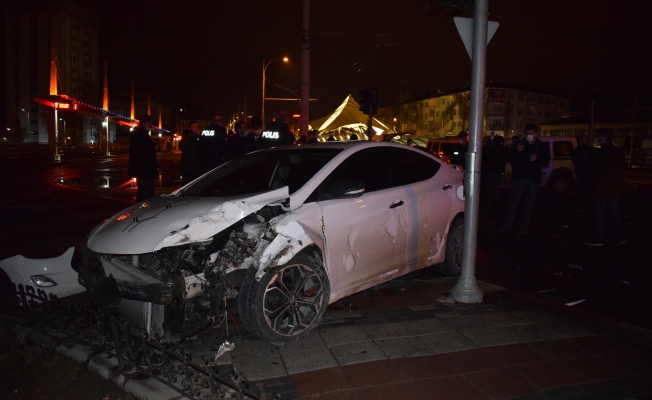 Malatya'da polis şüpheli kovalamacası kazayla bitti: 1 yaralı