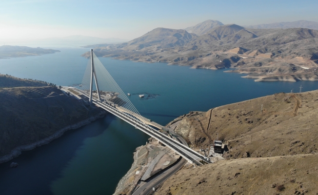 16 ili birleştiren 720 milyon lira maliyetli yeni Kömürhan Köprüsü açıldı