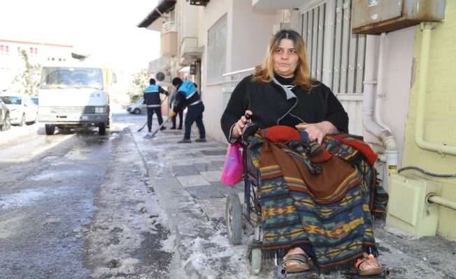 Kar mağduru engellinin yardımına belediye ekipleri yetişti