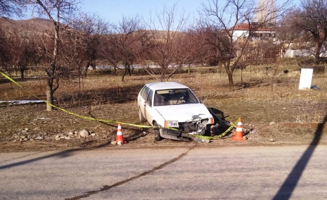 Motosiklet otomobil ile çarpıştı: 1 ölü