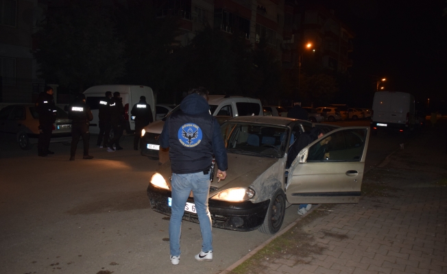 Polisin 'dur' ihtarına uymayan sürücü otomobili bırakıp kaçtı