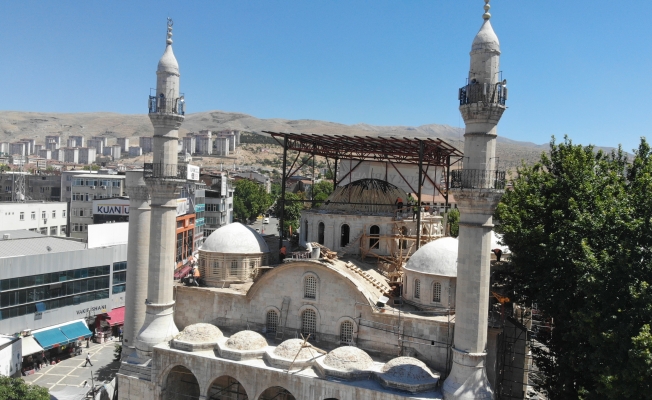 Malatya'da depremlere meydan okuyan tarihi camide restorasyon