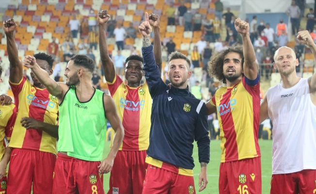 Yeni Malatyaspor’dan galibiyet kutlaması