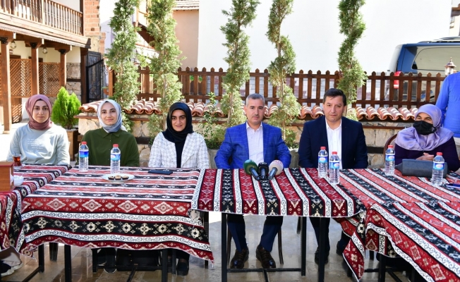 Başkan Çınar, TÜGVA Malatya İl Yönetimi'ni Lezzet Caddesi'nde ağırladı