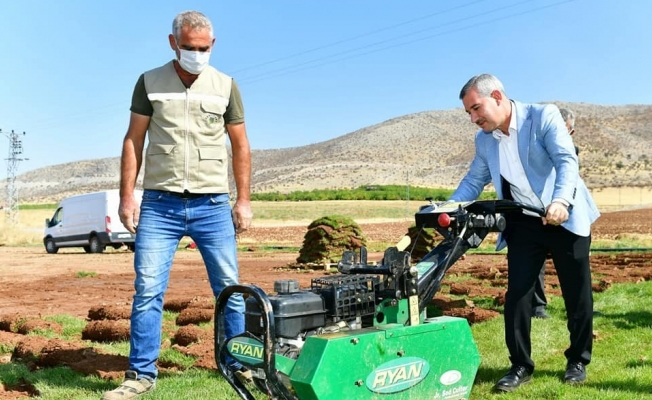 Yeşilyurt Belediyesi rulo çim üretiminde hedeflerinin üzerine çıktı