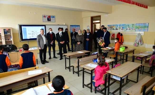 Başkan Çınar,  okulları ziyaret etti