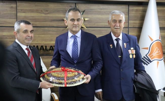 Bakan Özer’den AK Parti Malatya il teşkilatına ziyaret