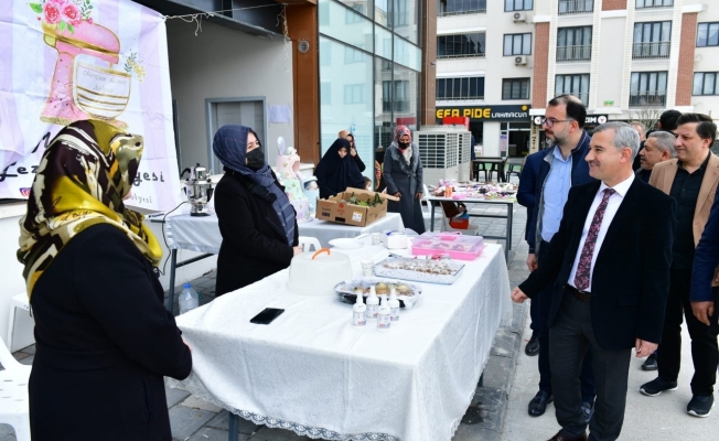 Başkan Çınar, esnaf ve mahalle sakinlerinin talepleri yerinde dinliyor