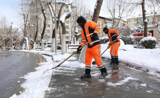 Battalgazi’de karla mücadele çalışmaları sürüyor