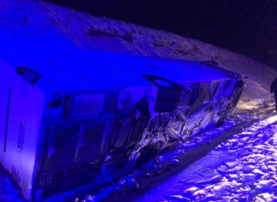 Malatya’da yolcu otobüsü devrildi: 2 yaralı
