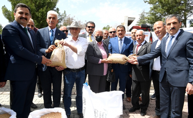 Arguvan’da çiftçilere 20.500 kg nohut tohumu dağıtımı yapıldı
