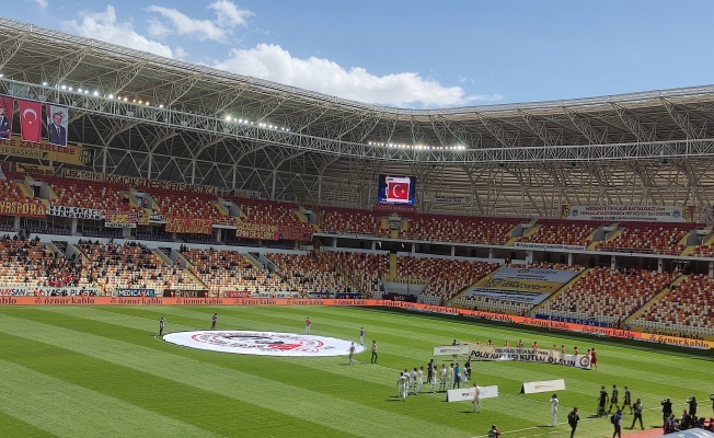 Malatyasporlu futbolcular, polis teşkilatını unutmadı