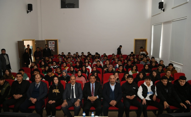 Gürkan, Fuat Sezgin Anadolu Lisesi Kariyer Günleri programına katıldı