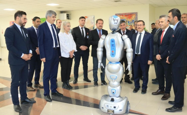 Tanıtımı yapıldı! Robotlar hastanede hizmet edecek!
