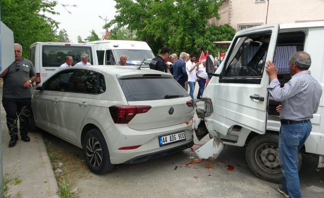 Dört aracın karıştığı kazada 1 kişi yaralandı