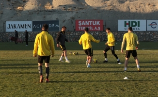 Yeni Malatyaspor'da hedef Fenerbahçe’yi yenip zirveye ortak olmak