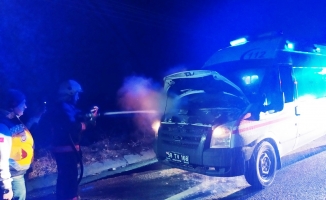 Hasta taşıyan ambulans alev alev yandı!