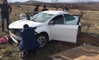 Doğanşehir yolunda otomobil takla attı: 3 yaralı!