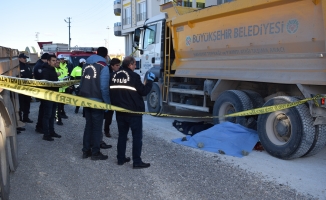 Malatya'da feci ölüm: Hafriyat kamyonu belediye işçisini ezdi!
