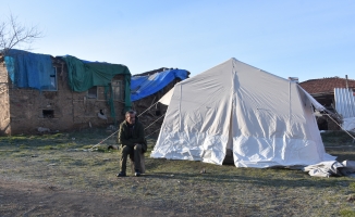 Malatya'da depremzedeler geceyi çadırda geçiriyor!