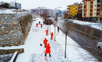 Malatya'da karla mücadele!..