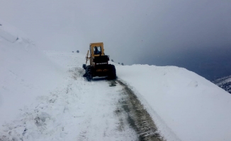 Malatya’da kırsal mahalle yolları kardan kapandı