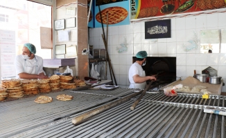 Malatya'da fırınlar sipariş üzerine evlere ekmek götürüyor