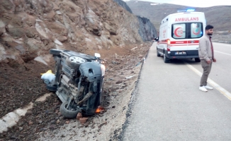 Malatya'da yağışlı hava kaza getirdi, araç takla attı: 4 yaralı!
