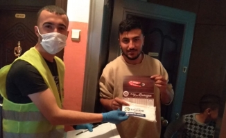 Malatya’da evlere maske dağıtımı devam ediyor