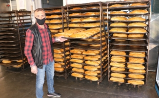 Vatandaş sokağa çıkamayınca fırınlar evlere ekmek ulaştırıyor